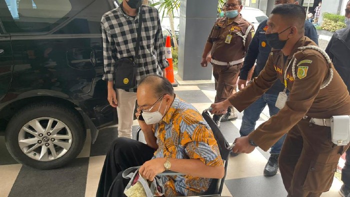 buronan kejari surabaya tertangkap