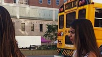  Tak ketinggalan Suhana paling tidak bisa lepas dari kopi. Disela-sela kesibukannya sebagai pelajar, Suhana selalu menyempatkan diri untuk ngopi. Foto: Instagram @suhanakhan2/Ist