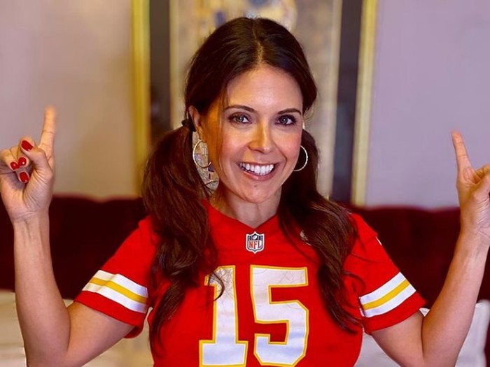 Crystal Jackson, wanita asal California, mendapat penghasilan dari jualan foto seksi di OnlyFans. Dalam sebulan dia bisa meraih pendapatan hingga USD 150 ribu atau sekitar Rp 2,1 miliar.