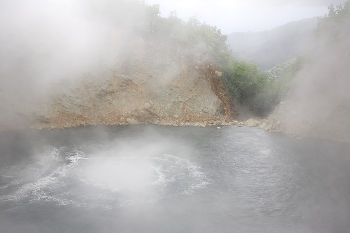 Danau mendidih di Dominika