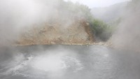 Inilah Boiling Lake yang artinya jelas: Danau Mendidih!