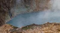 Berapa suhu pada air di Boiling Lake ini? Suhunya berkisar antara 80-90 derajat Celcius. Sudah cukup panas untuk melepuhkan kulit bukan?