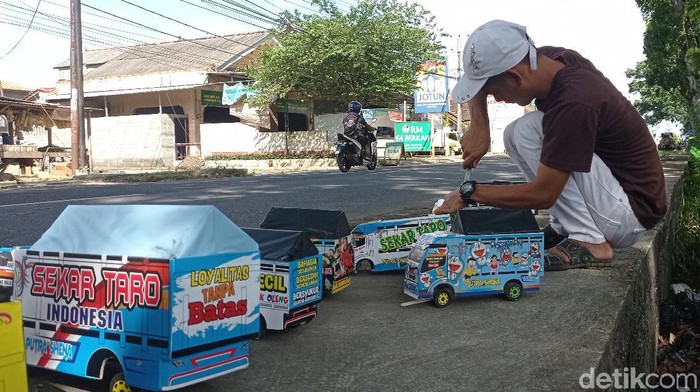 Demam Mainan Truk Oleng di Pangandaran Demam Mainan Truk Oleng di Pangandaran
