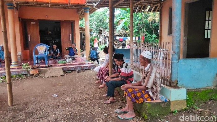 Dua Santriwati Korban Longsor Pamekasan Asal Jember Masih Bersaudara