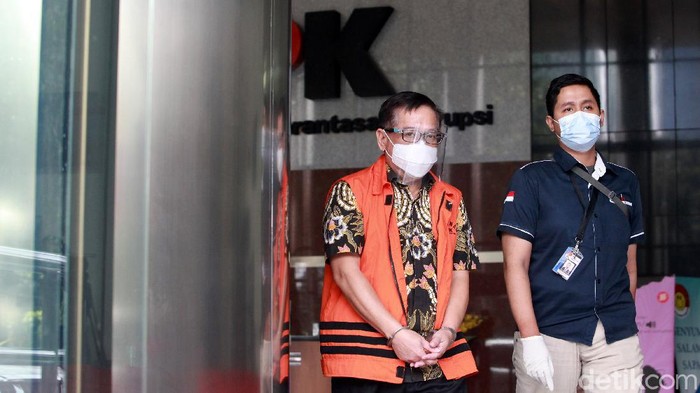 Handoko Setiono dan Melia Boentaran Tersangka korupsi, Handoko Setiono dan Melia Boentaran menuju mobil tahanan di Gedung KPK Jakarta, Rabu (24/2/2021) usai menjalani pemeriksaan.