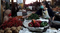 Pedagang cabai di Pasar Beringharjo Danti (25) mengatakan, bahwa naiknya harga cabai sudah berlangsung sejak bulan Januari. Bahkan, saat ini harga cabai khususnya cabai rawit menyentuh harga Rp 90 ribu.