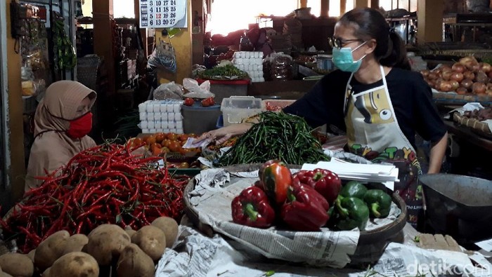 Harga cabai rawit di Pasar Beringharjo Kota Yogyakarta menembus Rp 90 ribu perkilogramnya. Naiknya harga itu salah satunya karena faktor cuaca.