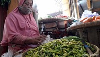  Pedagang lainnya, Wasingah (69) menyebut jika harga cabai rawit mencapai Rp 90 ribu dan itu sudah berlangsung selama sudah 2 pekan. Sedangkan untuk harga cabai merah Rp 50 ribu dan cabai teropong Rp 35 ribu.