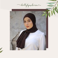 Karin Novilda Sulaiman atau akrab disapa Awkarin, merilis brand Hallybyawkarin di Instagram. Awkarin menjual hijab pashmina dengan bahan rayon premium berukuran 180 x 60 cm. Pashmina tersebut dijual dengan harga Rp 99 ribu. Selain itu ada juga hijab voal motif harga Rp 225 ribu dan pilihan hijab lainnya. Foto: Instagram @hallybyawkarin.