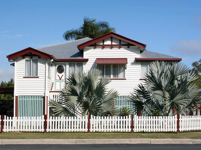 Well maintained aQueenslanderai style home with white picket fence. Click to see more...