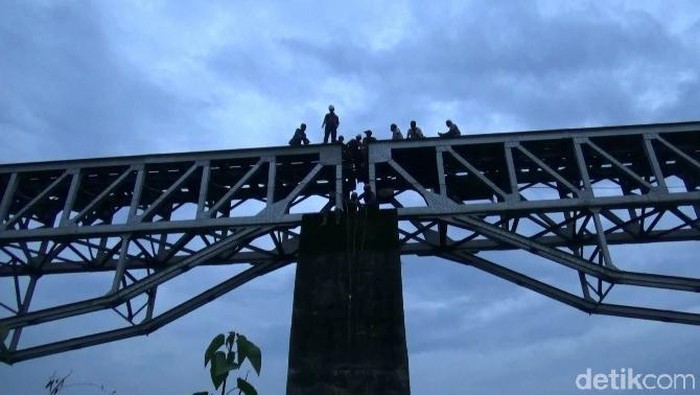 Jembatan Kereta Cisalada Purwakarta