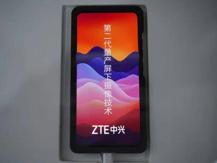 kamera bawah layar generasi kedua dari ZTE dipamerkan di MWC Shanghai 2021.
