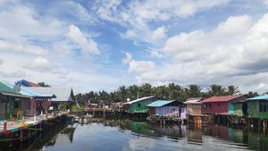 Foto Kampung Warna-warna Yoboi di Sentani