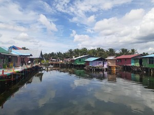 Yoboi, Kampung Warna-warni yang Terapung di Sentani
