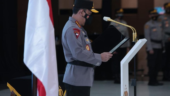 Kapolri Jenderal Listyo Sigit lantik Irjen Paulus Waterpauw jadi Kabaintelkam Polri dan 7 pati lainnya (Dok. Humas Polri)