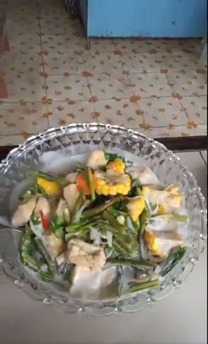 Keren! Keluarga Ini Buka Dapur Umum dengan Menu Prasmanan Gratis