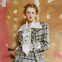 Vivienne Westwood merilis koleksi ready to wear fall 2021 yang 90% dari busananya ini terbuat dari material yang ramah lingkungan. Foto: Alice Dellal / Courtesy of Vivienne Westwood.