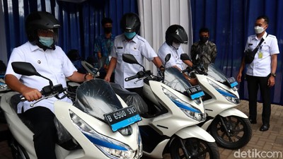 Kurangi Polusi, ASN Bandung Wara-wiri Pakai Motor Listrik
