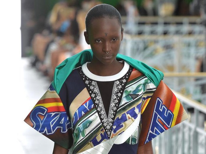 Louis Vuitton Spring/Summer 2021 PARIS, FRANCE - OCTOBER 06: A model walks the runway during the Louis Vuitton Womenswear Spring/Summer 2021 show as part of Paris Fashion Week on October 06, 2020 in Paris, France. (Photo by Dominique Charriau/Getty Images )