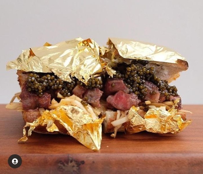 Mantan Chef Pribadi Kanye West Jual Sandwich Lapis Emas 24K Seharga Rp. 4,9 Juta Mantan Chef Pribadi Kanye West Jual Sandwich Lapis Emas 24K Seharga Rp. 4,9 Juta