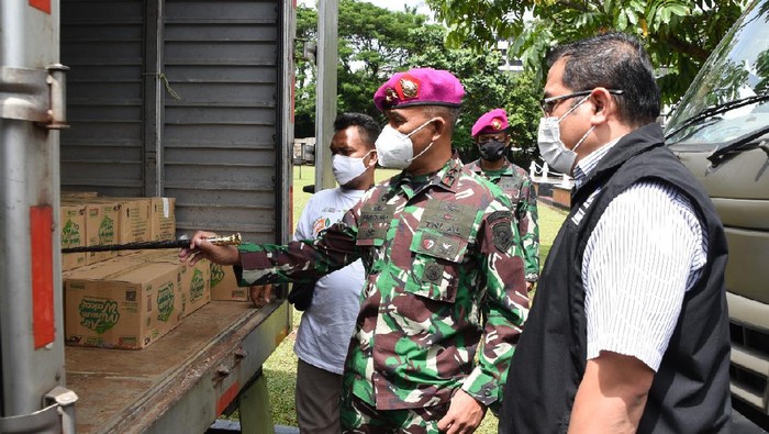 Marinir Kirim Bantuan Gelombang Ke-2 untuk Korban Banjir Karawang-Bekasi