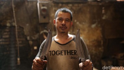 Foto: Pembuatan Golok dan Senjata Tajam Hias Pasirjambu
