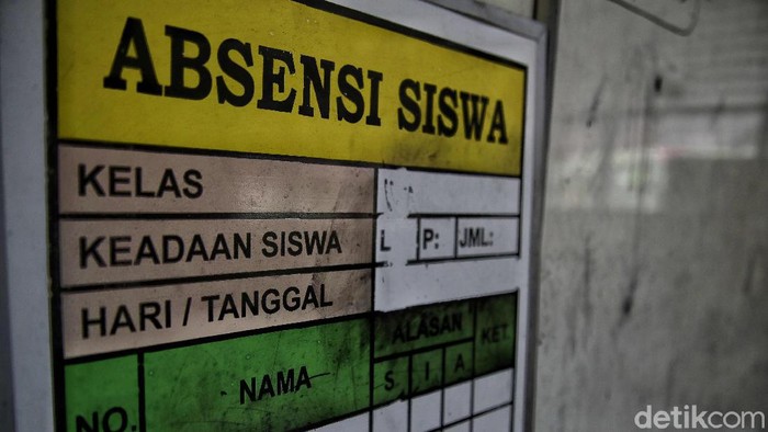 Menahan Rindu Sekolah Tatap Muka Suasana sekolah yang sepi di kawasan SDN Rawa Badak Utara 01 Pagi dan SMPN 277, Jakarta Utara, Rabu (24/2).
