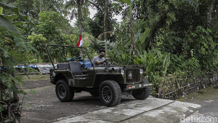 Nostalgia Masa Lampau Lewat Custom Jeep Willys di Yogyakarta Jeep Willys tak hanya tangguh tetapi juga bersejarah dan melegenda. Di Sleman, ada sebuah bengkel yang melayani pesanan custom mobil bersejarah itu. Penasaran?
