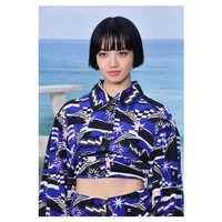 Nana KomatsuNana Komatsu juga seorang model dari Jepang. Mereka pernah tampil dalam pemotretan bersama dan dikabarkan dekat setelah itu. Keduanya dikabarkan pacaran setelah akun Instagram pribadi G-Dragon di-hack dan foto mereka berdua tersebar. Banyak yang berpendapatan jika hubungan mereka singkat karena tak lama setelahnya Nana berpacaran dengan aktor Jepang. Foto: Instagram