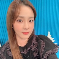 Sandara ParkBanyak selebriti yang dijodohkan oleh fans. G-Dragon dan Sandara Park adalah salah satunya. Banyak rumor yang mengatakan jika GD berkencan dengan Sandara secara diam-diam namun kabar tersebut dibantah dan tidak terbukti hingga sekarang.       Foto: Instagram