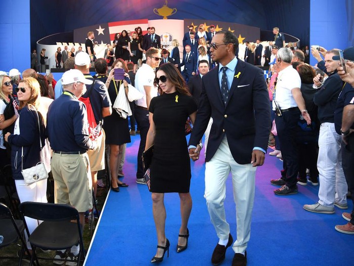 Pacar Tiger Woods, Erica Herman MELBOURNE, AUSTRALIA - DECEMBER 06: Tiger Woods and his girlfriend Erica Herman look on during a Presidents Cup media opportunity at the Yarra Promenade on December 5, 2018 in Melbourne, Australia. The Presidents Cup 2019 will be held on December 9-15, 2019, when it returns to the prestigious Royal Melbourne Golf Club in Australia. (Photo by Scott Barbour/Getty Images)