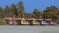 Ada waktu terbaik untuk berkunjung ke pantai yaitu bulan November hingga Maret. Biasanya pantai ramai pada Desember dan Januari.
