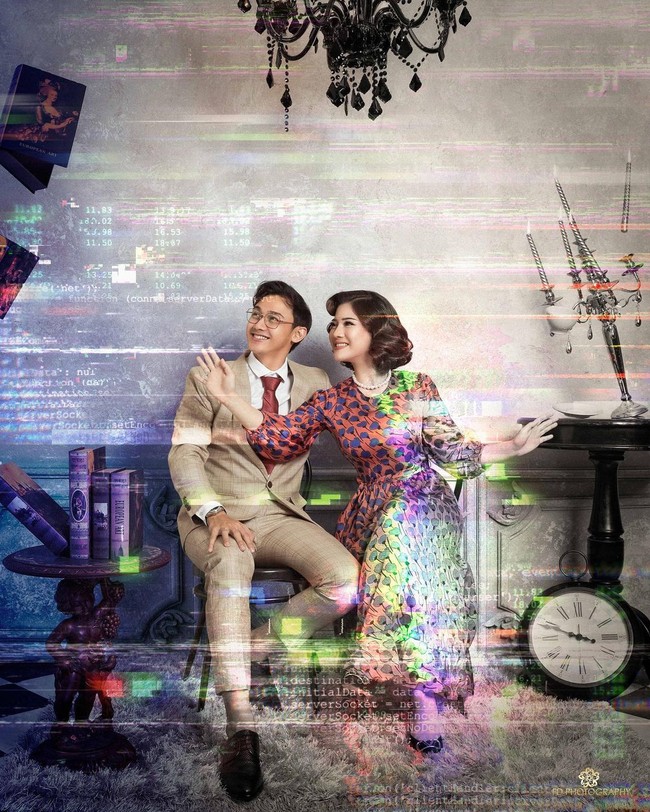 Felicya Angelista dan Hito Caesar baru saja menikah. Untuk menyempurnakan momen mesra mereka di pemotretan ini, mereka tampil kompak dalam balutan busana bernuansa merah dan coklat pastel. (Foto: Dok: Disney dan FD Photography)