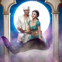 Dengan latar belakang suasana budaya Timur Tengah yang kental, Ali Syakieb dan Margin seakan-akan dibuat berkeliling menjelajahi dunia baru menggunakan permadani ajaib. (Foto: Dok: Disney dan FD Photography)