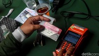 Penyaluran sembako BPNT dengan cara transfer dari Kemensos ke rekening penerima untuk dibelanjakan sembako.