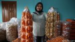 Pengusaha Kerupuk Seblak Ini Raup Omzet Puluhan Juta/Bulan