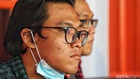 Sunarno menambahkan, orang kembar di desanya hidup normal, sehat, dan tumbuh sampai dewasa. Repotnya kadang ada kekeliruan menyapa karena kemiripan wajahnya.