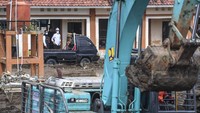 Selain memberikan target penyelesaian tanggul yang jebol selama 2 hari, Jokowi juga telah menginstruksikan perbaikan rumah-rumah warga yang terdampak.