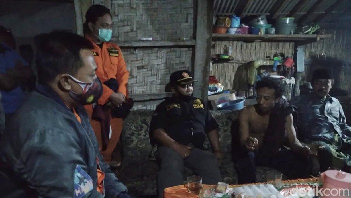Pria yang hilang di hutan saat mencari bibit porang kini telah ditemukan dalam kondisi selamat. Ia mengaku sempat bertemu dengan dua sosok misterius.