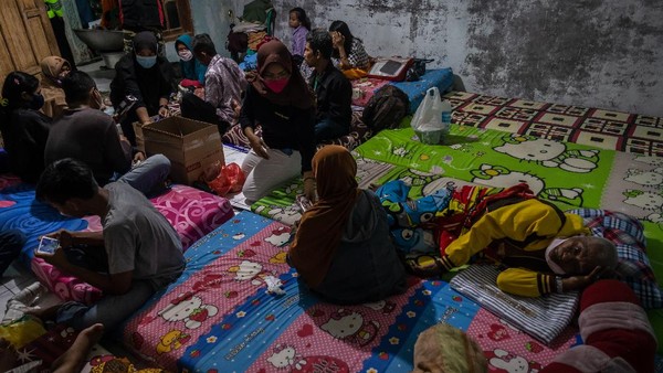 Rumah Diterjang Puting Beliung, Warga Demak Mengungsi