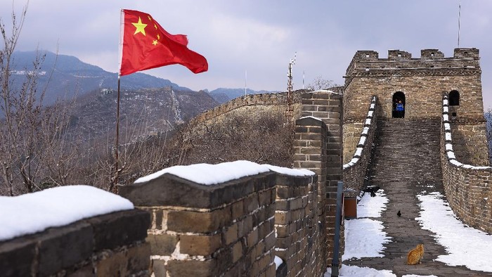 BEIJING, CHINA - FEBRUARY 23:  A family visits the Mutianyu Great Wall covered in snow on February 23, 2021 in Beijing, China. Affected by the new coronavirus (COVID-19), the number of visitors to Mutianyu Great Wall in 2020 dropped by about 60%.  (Photo by Lintao Zhang/Getty Images)
