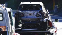 Pun begitu pada bagian belakang. Kerusakan parah terlihat pada Hyundai Genesis GV80 tersebut (AP/Ringo H.W. Chiu)