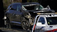 Terlihat mobil Tiger Woods, yang berstatus lima kali juara Masters, hancur parah. (Foto: Ashley Landis/AP)