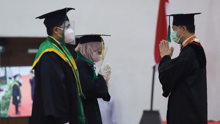 Universitas Syiah Kuala (USK) Aceh mewisuda 1.549 lulusan periode November 2020 sampai Januari 2021 (Agus Setyadi/detikcom)

ilustrasi wisuda