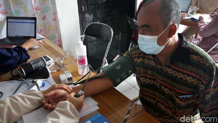 Vaksin COVID-19 Tahap Dua di Surabaya Tak Ada KIPI dan Gagal Disuntik