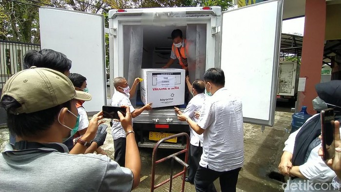 Vaksin COVID-19 tiba di Ciamis.