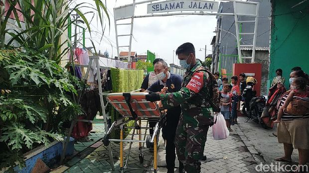 viral anak lumpuh tinggal di rumah tak layak huni