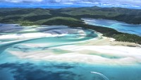 Untuk pantai terbaik dunia versi Tripadvisor adalah Whitehaven Beach, Whitsunday Island di Australia. Memang pantai ini sangat terkenal dengan keindahannya.
