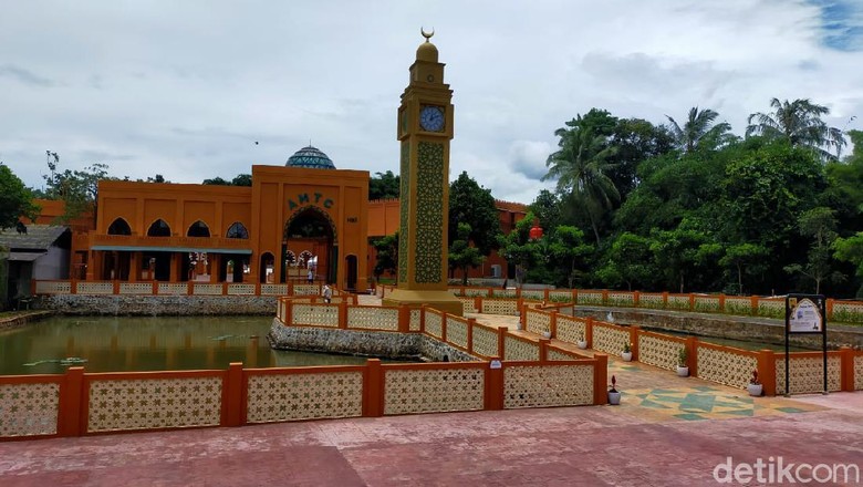 Wisata Religi untuk Traveler yang Rindu Tanah Suci Saat ini, jamaah harus menunda keberangkatan ibadah ke tanah suci karena pandemi yang belum mereda. Mungkin dengan berwisata religi ke sini, rasa rindu traveler bisa terobati.