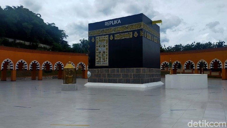 Wisata Religi untuk Traveler yang Rindu Tanah Suci Saat ini, jamaah harus menunda keberangkatan ibadah ke tanah suci karena pandemi yang belum mereda. Mungkin dengan berwisata religi ke sini, rasa rindu traveler bisa terobati.